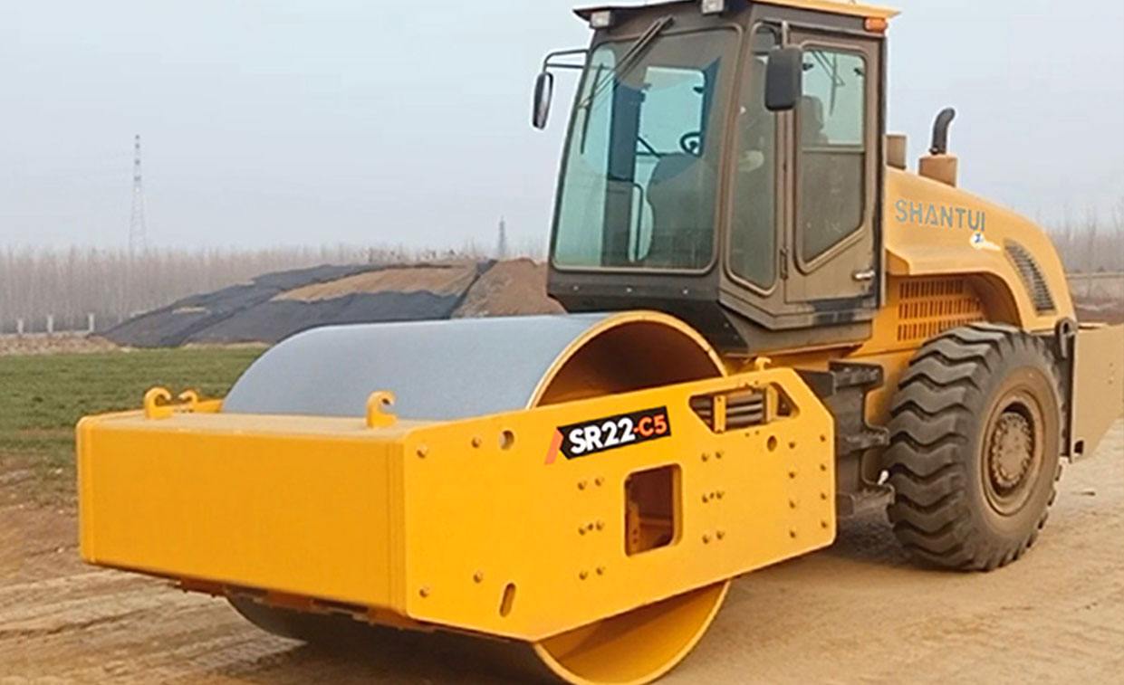SR22-C5 single-drum road roller for rural roadbed compacting in a city of Central China 
